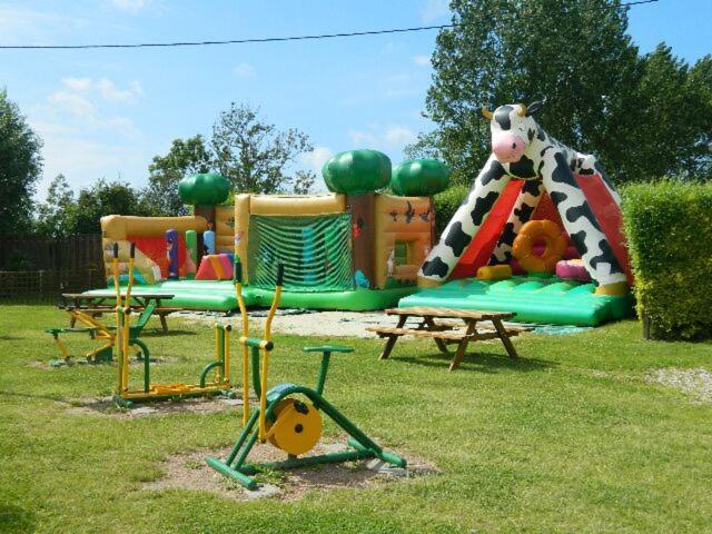 Camping La Haie Penee **** Saint-Quentin-en-Tourmont Eksteriør bilde