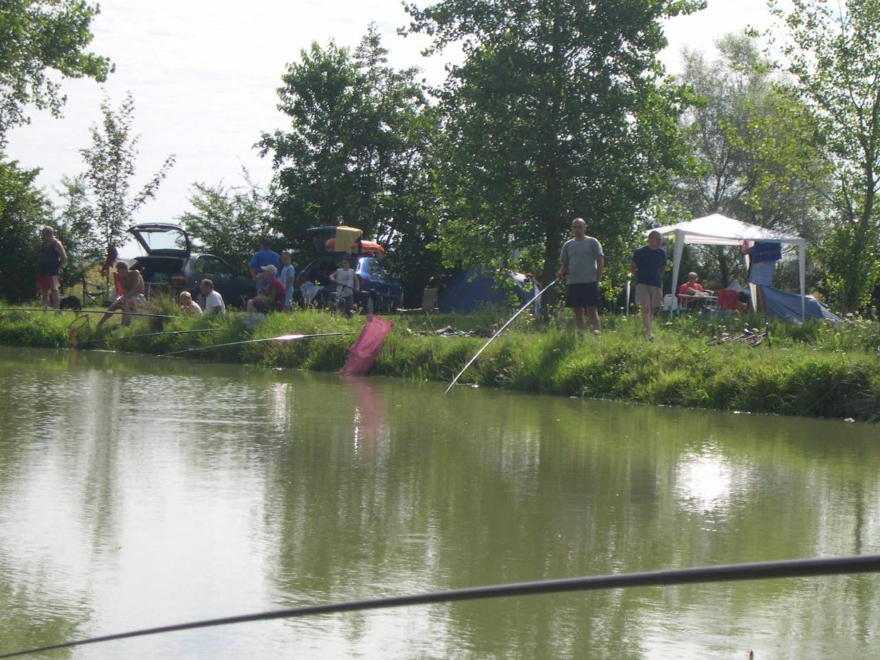 Camping La Haie Penee **** Saint-Quentin-en-Tourmont Eksteriør bilde