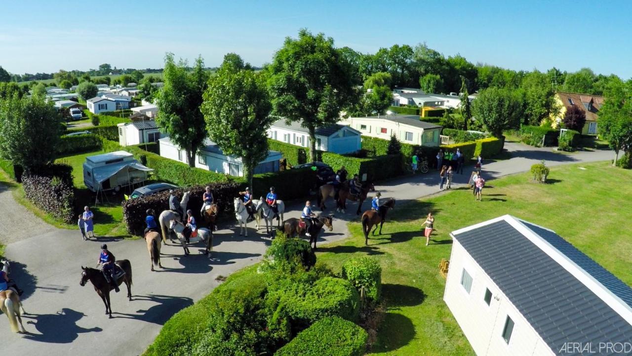 Camping La Haie Penee **** Saint-Quentin-en-Tourmont Eksteriør bilde